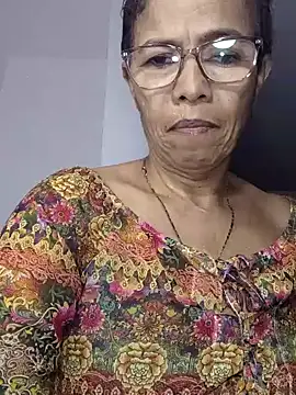 Snapshot of Merybeks chatting on 06-15-26, 10:04 Merybeks online show from 06-15-26, 10:04