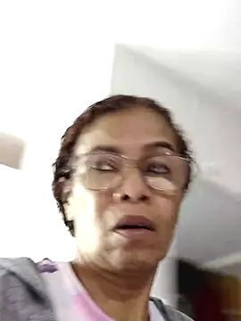 Snapshot of Merybeks chatting on 03-05-26, 10:45 Merybeks online show from 03-05-26, 10:45