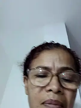 Snapshot of Merybeks chatting on 04-05-26, 10:33 Merybeks online show from 04-05-26, 10:33