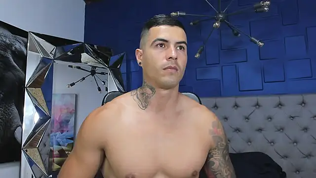 Snapshot of andres-clark92 chatting on 06-12-26, 04:27 andres-clark92 online show from 06-12-26, 04:27