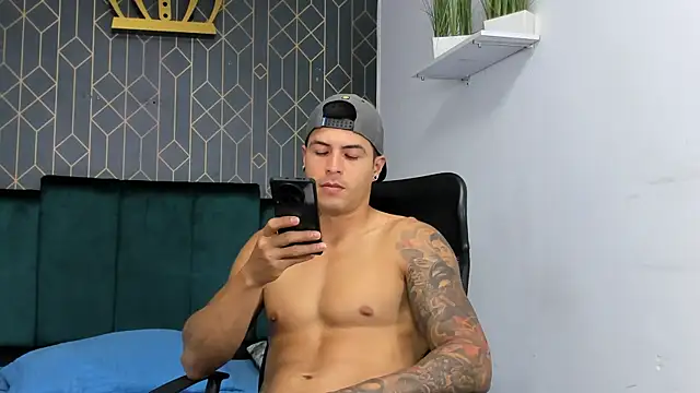 Snapshot of andres-clark92 chatting on 06-26-26, 06:36 andres-clark92 online show from 06-26-26, 06:36