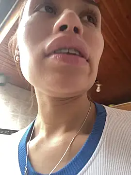 juliana-mancini online show from 11-17-25, 07:07