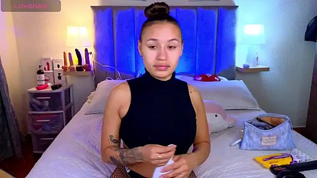 juliana-mancini online show from 04-17-26, 04:10