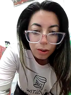 Snapshot of Miranda_sexlove_ chatting on 10-23-25, 03:32 Miranda sexlove online show from 10-23-25, 03:32