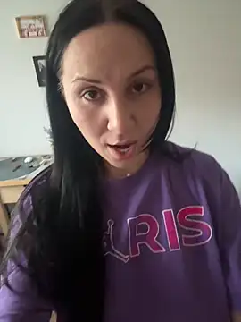 LauLaveau online show from 11-22-25, 06:56