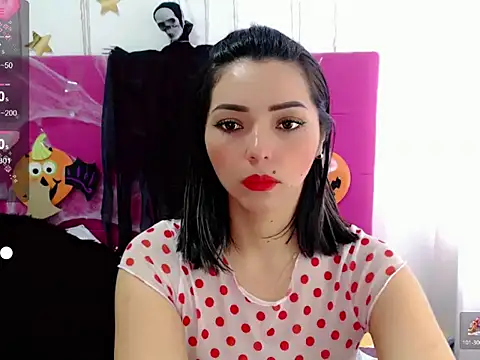 sara arias00 online show from 10-29-25, 01:21