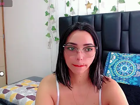 sara arias00 online show from 09-25-25, 04:57