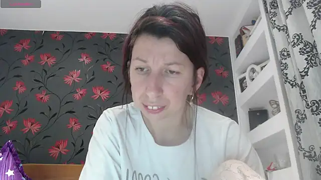 Snapshot of RosieHayes chatting on 04-04-26, 07:31 RosieHayes online show from 04-04-26, 07:31