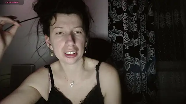 Snapshot of RosieHayes chatting on 11-26-25, 09:15 RosieHayes online show from 11-26-25, 09:15