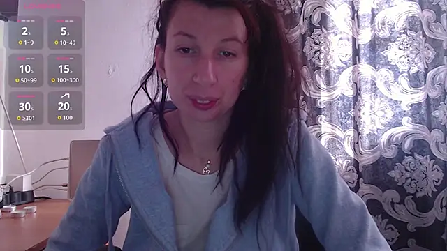 Snapshot of RosieHayes chatting on 11-13-25, 08:29 RosieHayes online show from 11-13-25, 08:29