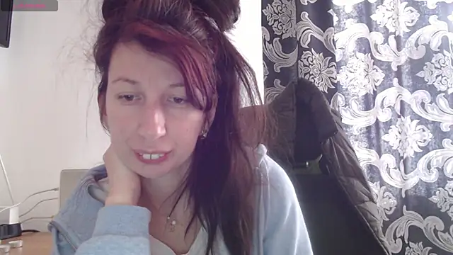 Snapshot of RosieHayes chatting on 11-15-25, 09:02 RosieHayes online show from 11-15-25, 09:02