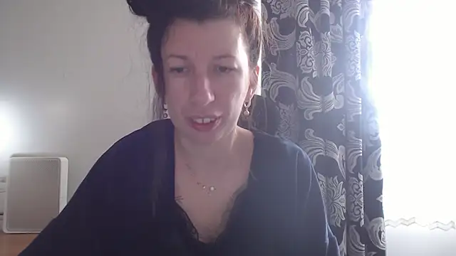Snapshot of RosieHayes chatting on 11-26-25, 08:36 RosieHayes online show from 11-26-25, 08:36