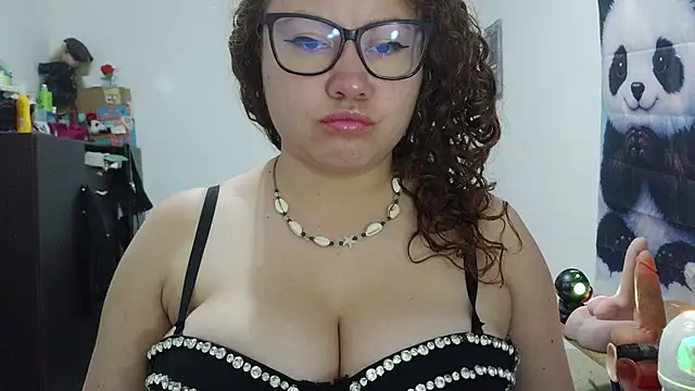 Snapshot of greeneyes_nurse chatting on 06-26-26, 01:22 greeneyes nurse online show from 06-26-26, 01:22