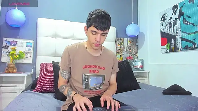 Matteo12  online show from 10-27-25, 03:07