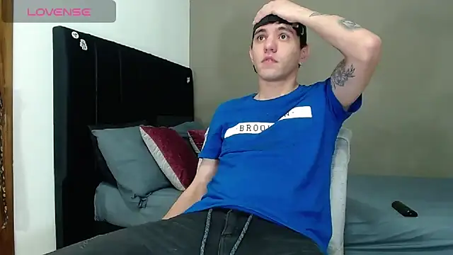 Snapshot of Matteo12_ chatting on 02-11-26, 04:56 Matteo12 online show from 02-11-26, 04:56