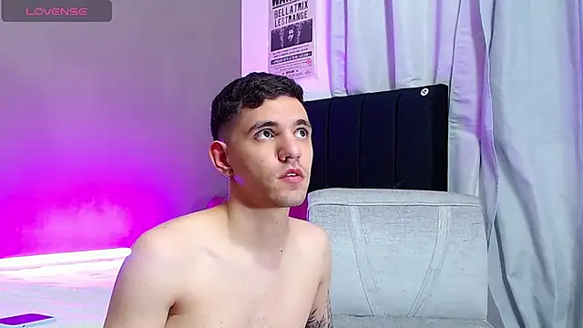 Matteo12  online show from 11-06-25, 04:49