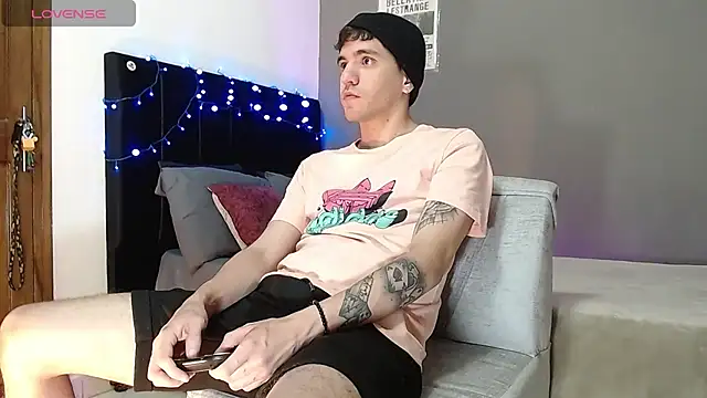 Matteo12  online show from 12-05-25, 03:49