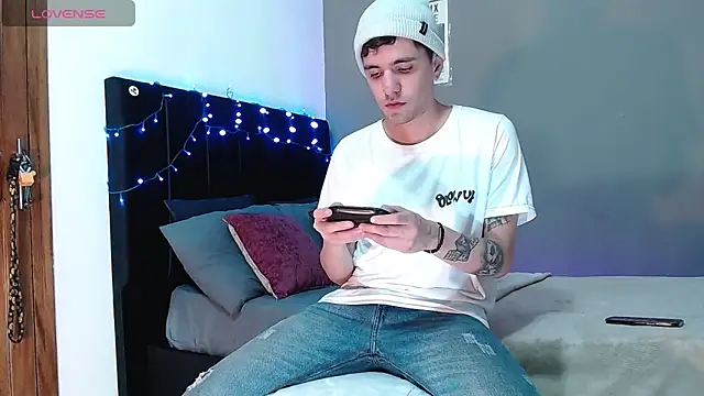 Matteo12  online show from 12-02-25, 08:10