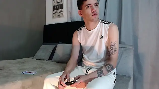 Matteo12  online show from 11-15-25, 05:11