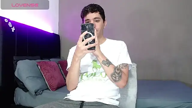 Snapshot of Matteo12_ chatting on 02-21-26, 03:19 Matteo12 online show from 02-21-26, 03:19