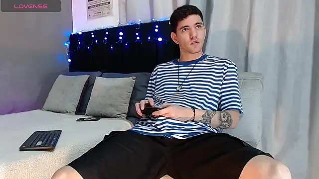 Matteo12  online show from 11-26-25, 03:28