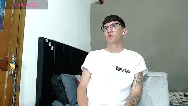 Snapshot of Matteo12_ chatting on 02-27-26, 09:47 Matteo12 online show from 02-27-26, 09:47