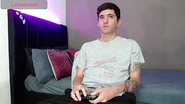 Snapshot of Matteo12_ chatting on 02-22-26, 03:42 Matteo12 online show from 02-22-26, 03:42