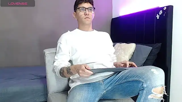 Snapshot of Matteo12_ chatting on 04-18-26, 01:30 Matteo12 online show from 04-18-26, 01:30