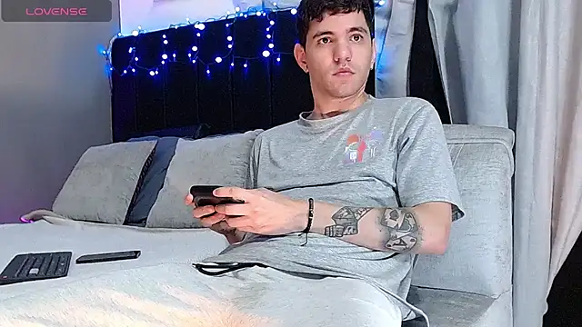 Matteo12  online show from 11-29-25, 06:24