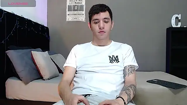 Matteo12  online show from 12-15-25, 04:51