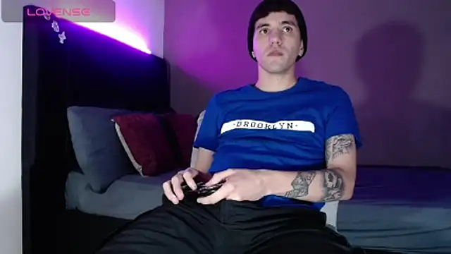 Snapshot of Matteo12_ chatting on 02-18-26, 02:09 Matteo12 online show from 02-18-26, 02:09