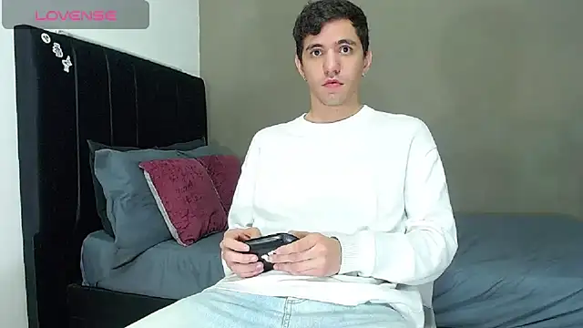 Snapshot of Matteo12_ chatting on 02-19-26, 01:35 Matteo12 online show from 02-19-26, 01:35