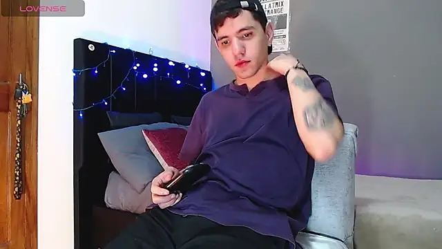 Matteo12  online show from 12-04-25, 04:22