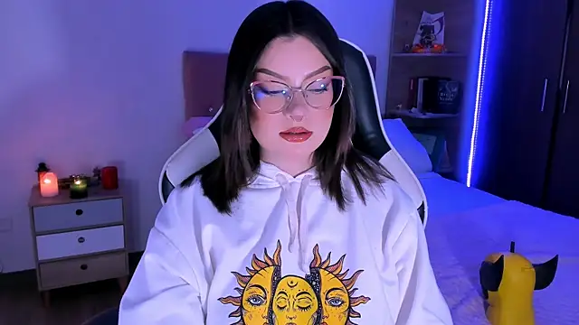 OphelianaRose33 online show from 11-18-25, 10:13