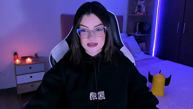 OphelianaRose33 online show from 11-07-25, 10:35