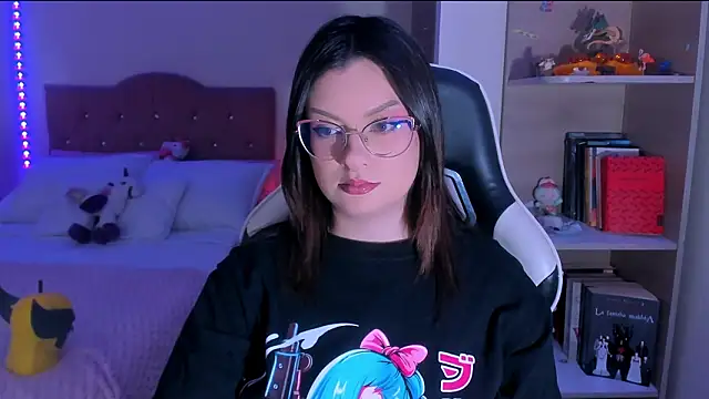 Snapshot of OphelianaRose33 chatting on 02-13-26, 10:43 OphelianaRose33 online show from 02-13-26, 10:43