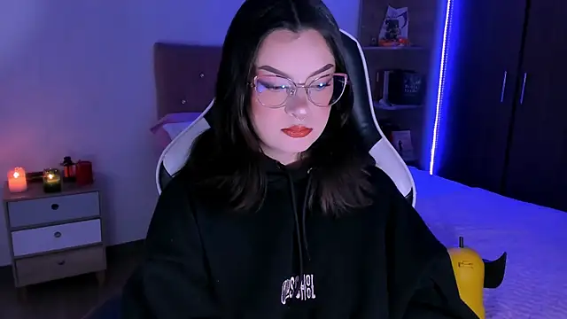 OphelianaRose33 online show from 11-21-25, 09:58