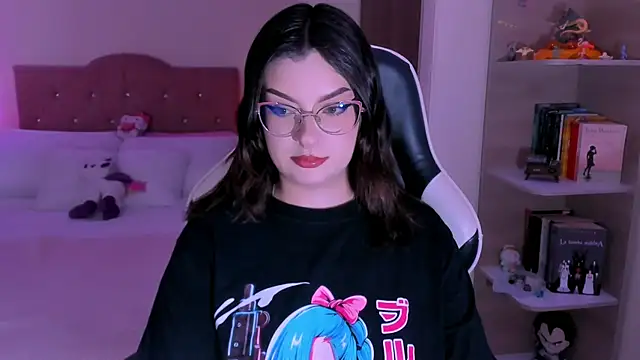 OphelianaRose33 online show from 12-19-25, 10:23