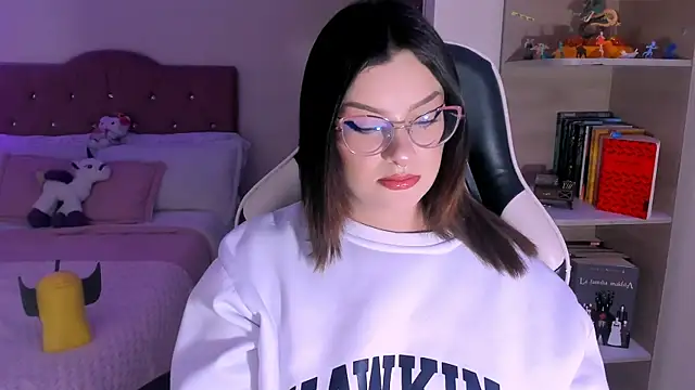 OphelianaRose33 online show from 01-06-26, 10:25