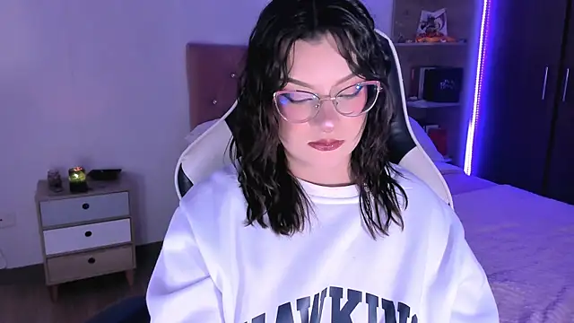 Snapshot of OphelianaRose33 chatting on 09-28-25, 09:11 OphelianaRose33 online show from 09-28-25, 09:11