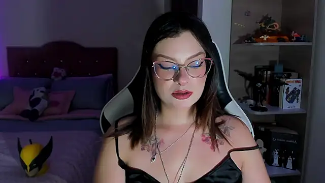 Snapshot of OphelianaRose33 chatting on 03-17-26, 12:35 OphelianaRose33 online show from 03-17-26, 12:35