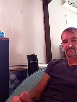 Snapshot of Hungwell1515 chatting on 04-16-26, 01:23 Hungwell1515 online show from 04-16-26, 01:23