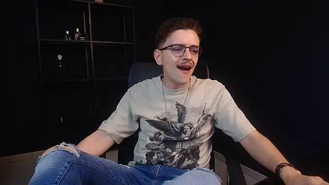 Snapshot of FelixStarkk chatting on 06-14-26, 04:14 FelixStarkk online show from 06-14-26, 04:14
