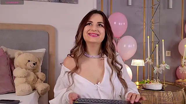 LanaElise online show from 12-21-25, 06:15