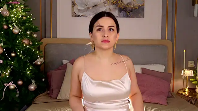 LanaElise online show from 12-19-25, 06:05