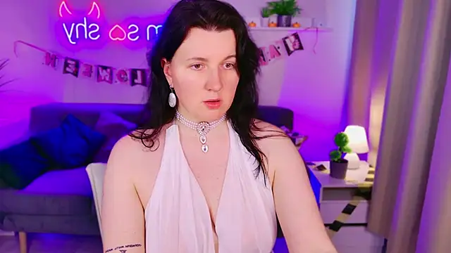 love me  tonight  online show from 10-29-25, 10:25