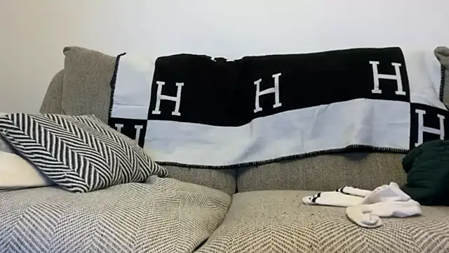 That English Rose  online show from 10-20-25, 05:42