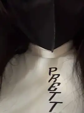 Linh 2004 online show from 09-15-25, 04:40