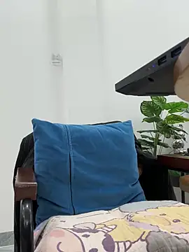 Linh 2004 online show from 10-13-25, 06:48