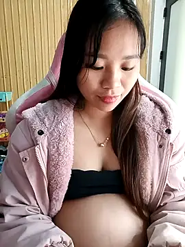 Snapshot of Na_na90 chatting on 12-15-25, 01:11 Na na90 online show from 12-15-25, 01:11